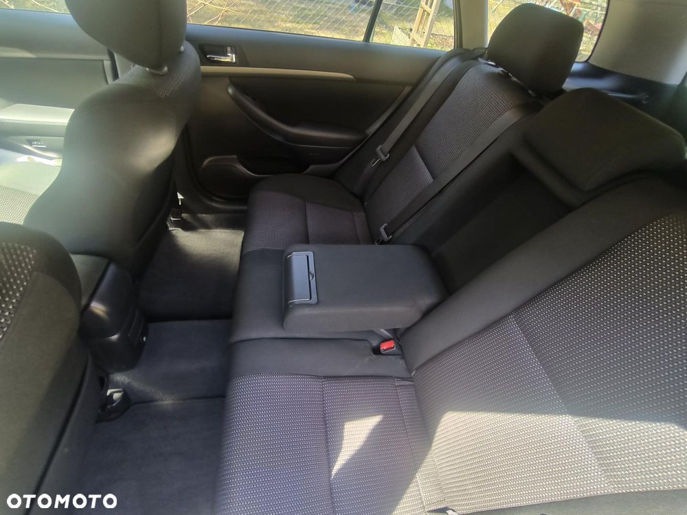 Toyota Avensis 1.8 VVT-i Automatik Sol - 10