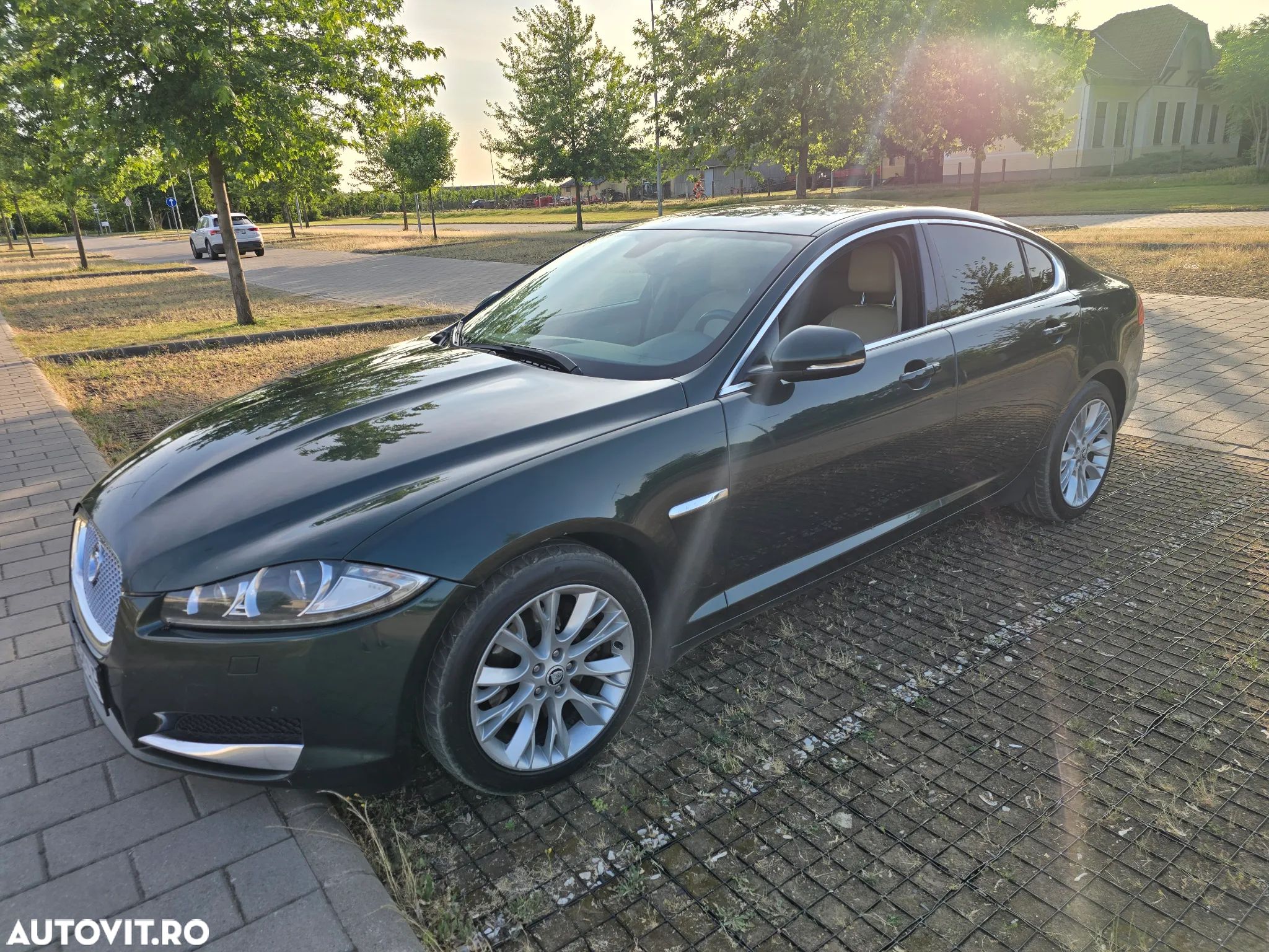 Jaguar XF 2.2D Premium Luxury - 1