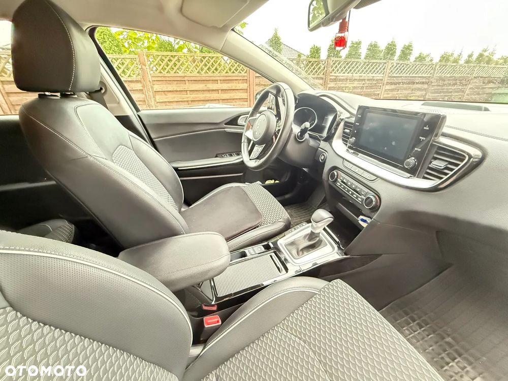 Kia XCeed 1.5 T-GDI Business Line DCT - 12