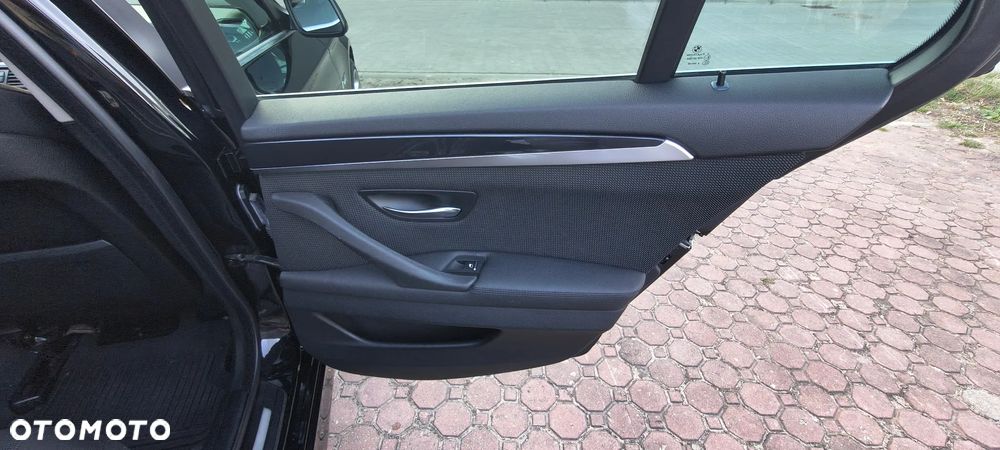 BMW Seria 5 525d Luxury Line - 21