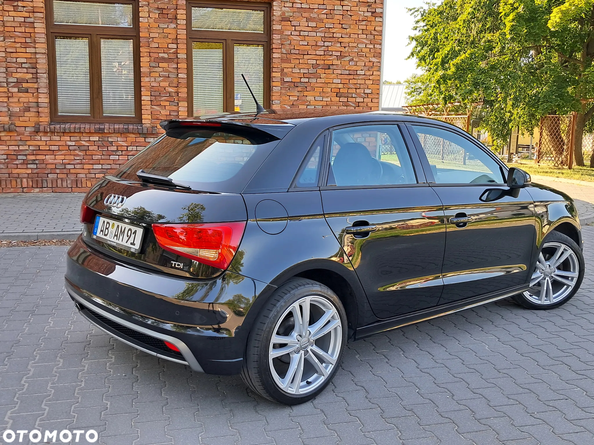 Audi A1 Sportback 1.6 TDI S line Sportpaket - 12