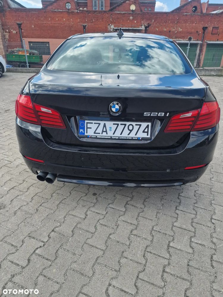 BMW Seria 5 528i - 6