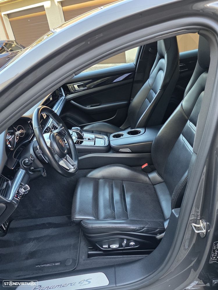 Porsche Panamera 4 S - 11