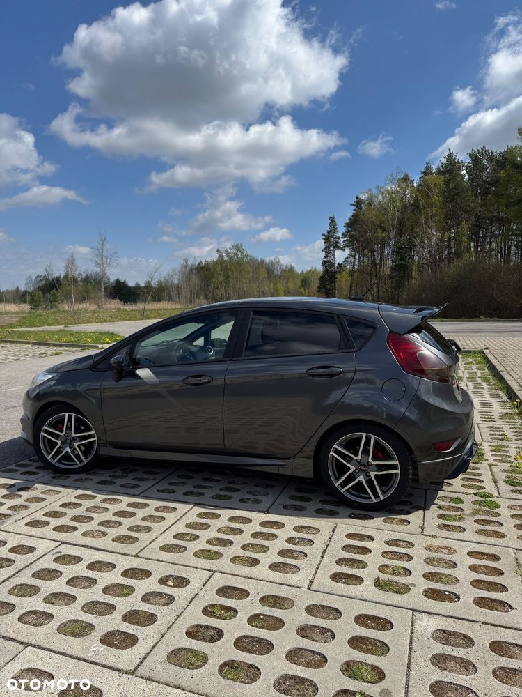 Ford Fiesta 1.6 EcoBoost ST - 9