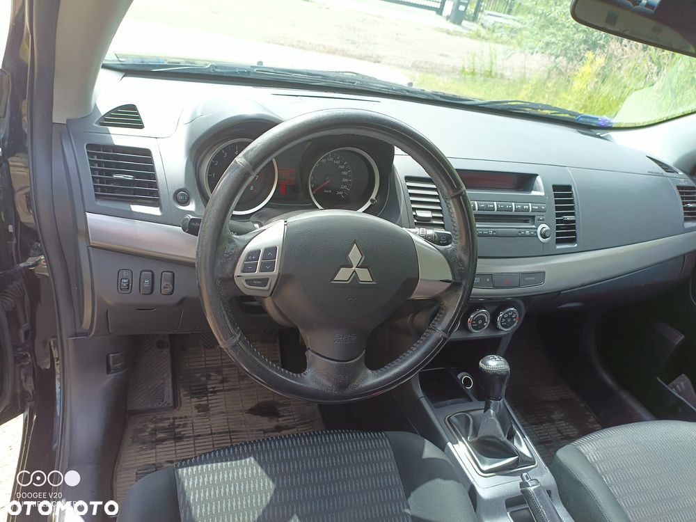 Mitsubishi Lancer 1.6 Invite - 14