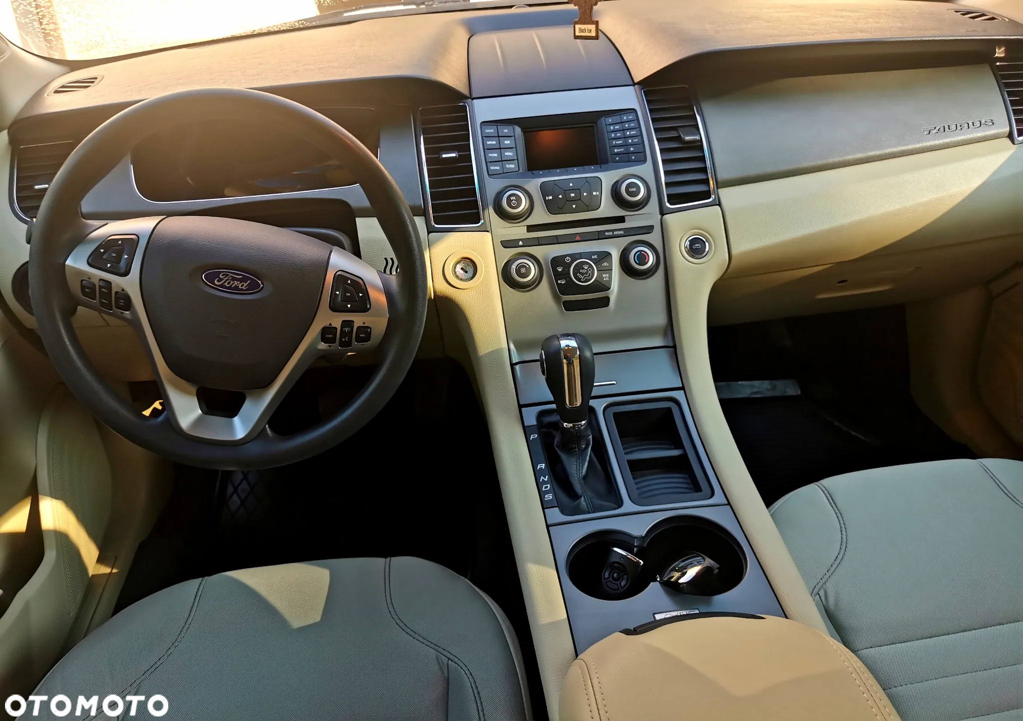 Ford Taurus - 11