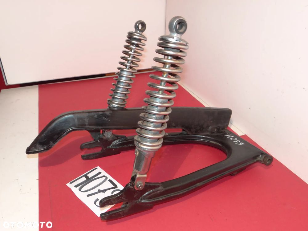 Honda CB750  FOUR WAHACZ  OSŁONA ŁAŃCUCHA AMORTYZATORY H079 - 19