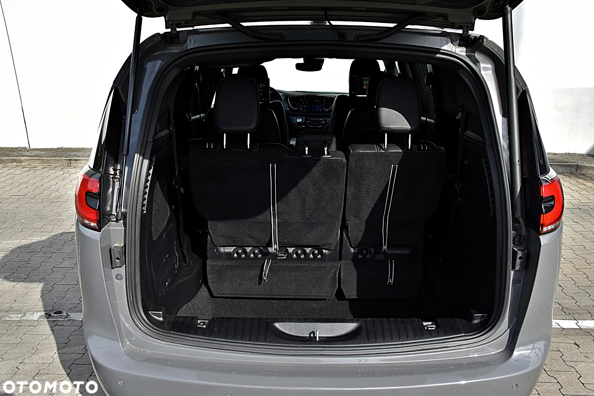 Chrysler Pacifica - 11