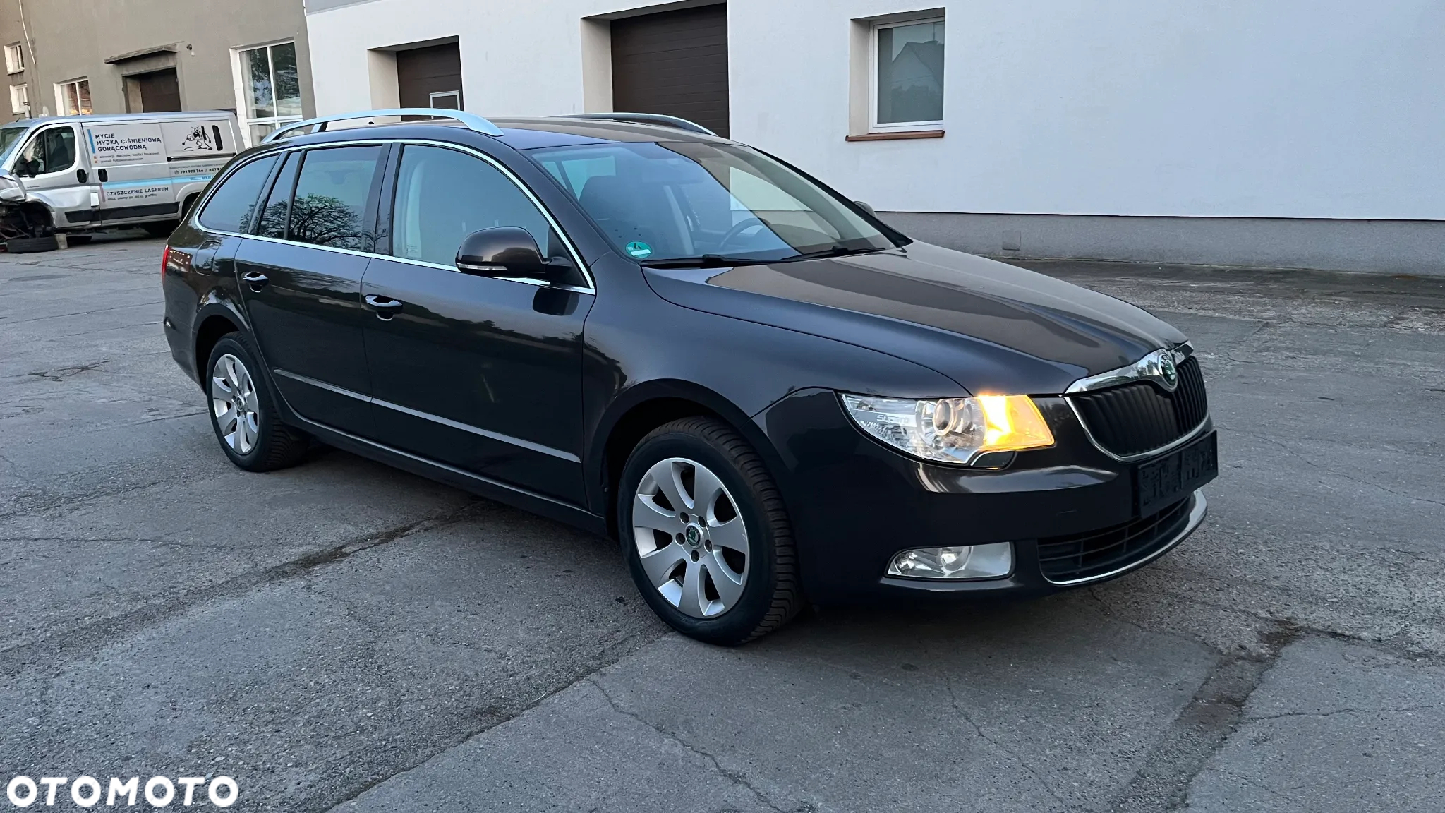 Skoda Superb Combi 2.0 TDI Ambition - 8