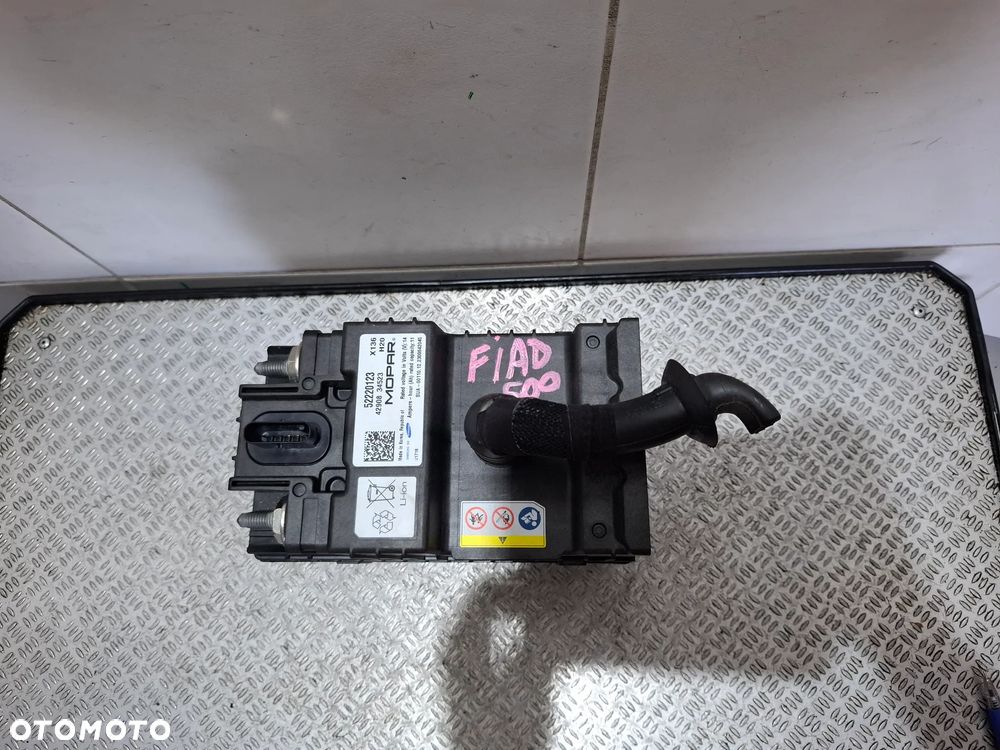 Bateria akumulator Fiat 500 lift 1,0 Hybryda rok 2023 przebieg 2 tys nr 52220123 - 2