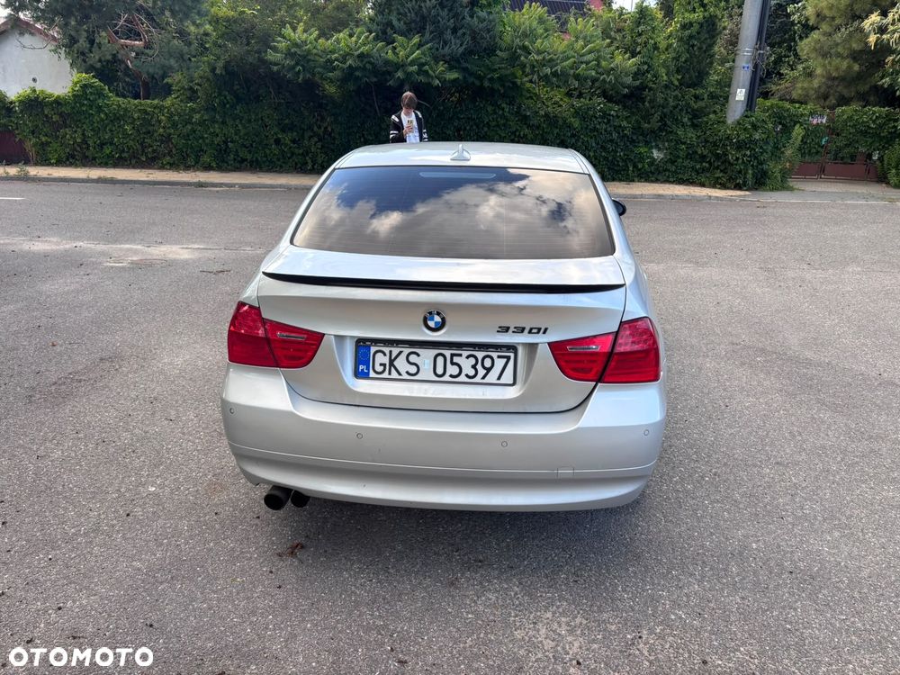 BMW Seria 3 330i - 2