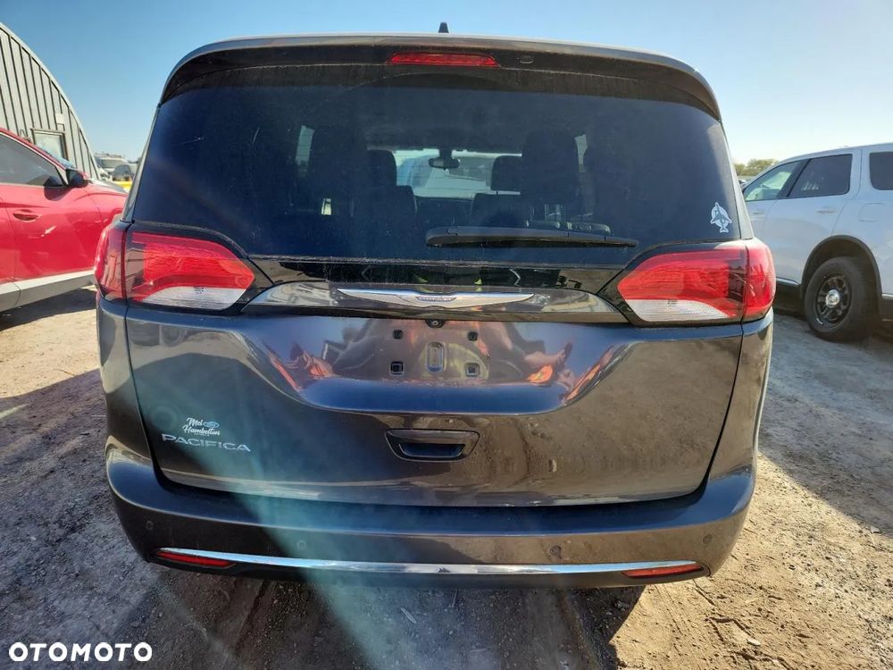 Chrysler Pacifica - 6