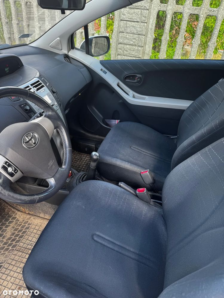 Toyota Yaris 1.3 VVT-i Sol - 3