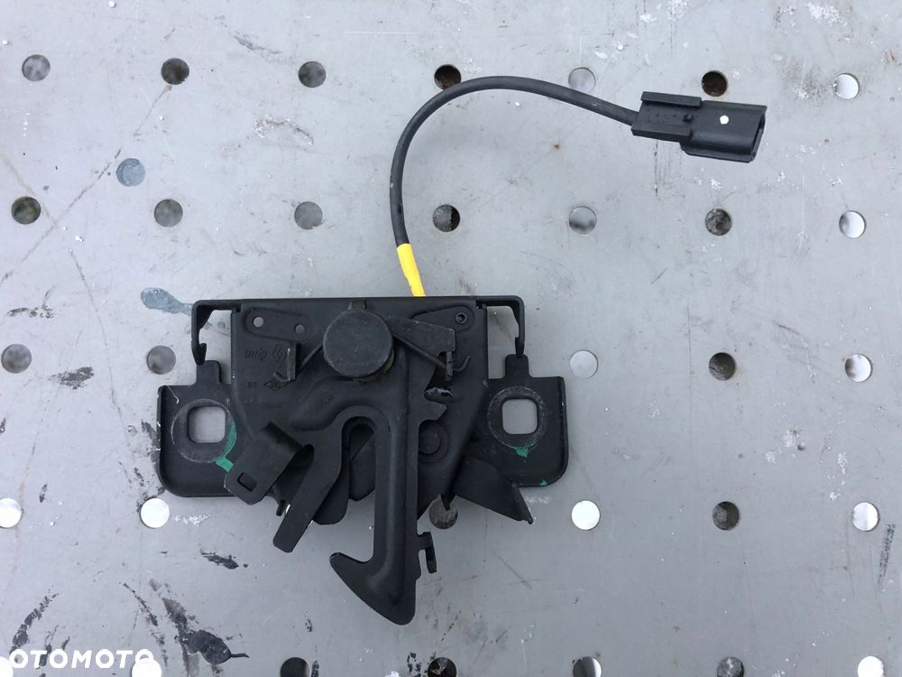 RenaultTrafic Vivaro zamek maski - 1