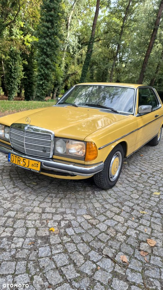 Mercedes-Benz W123 - 1
