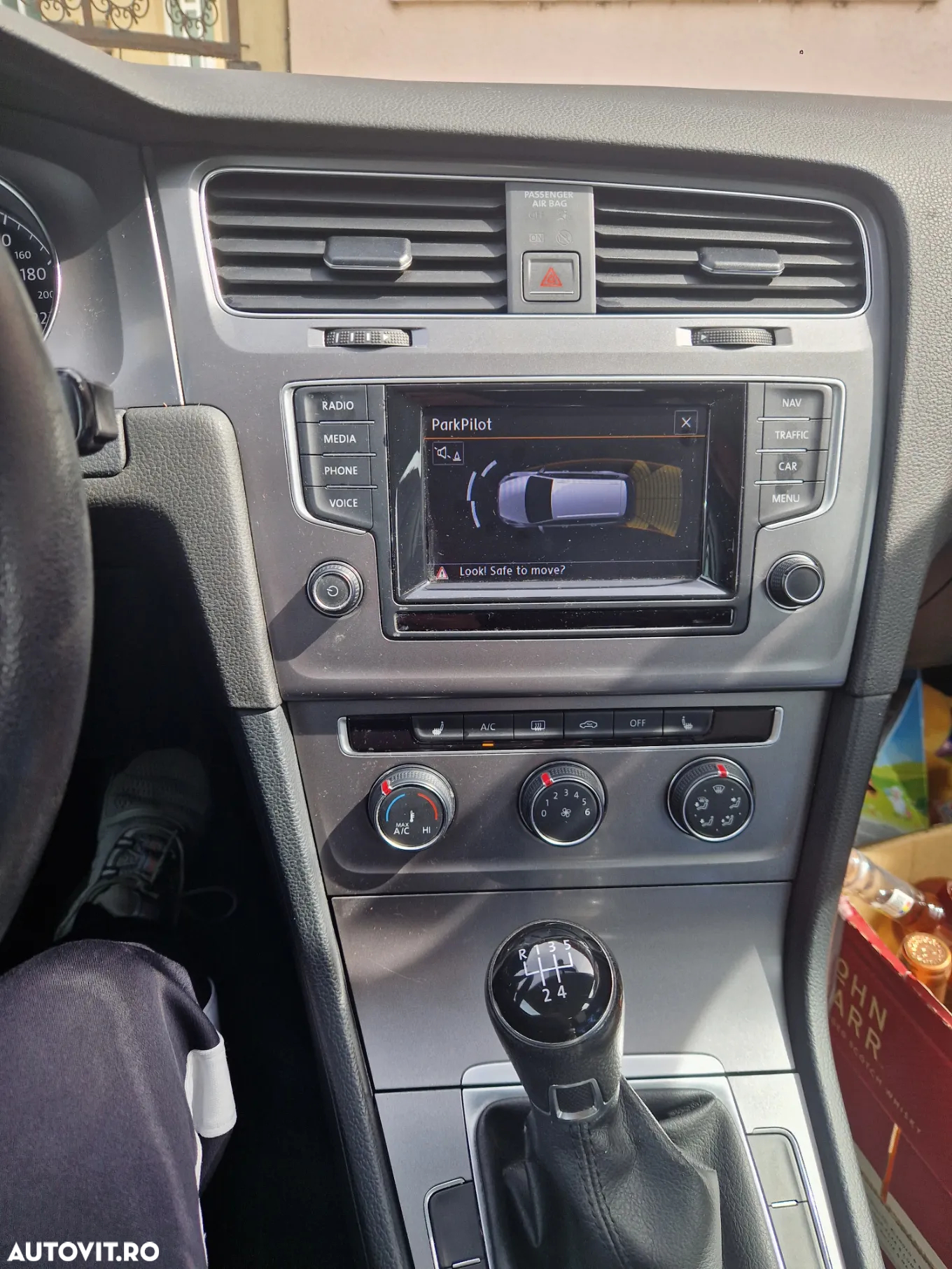 Volkswagen Golf 1.6 TDI SCR Comfortline - 23