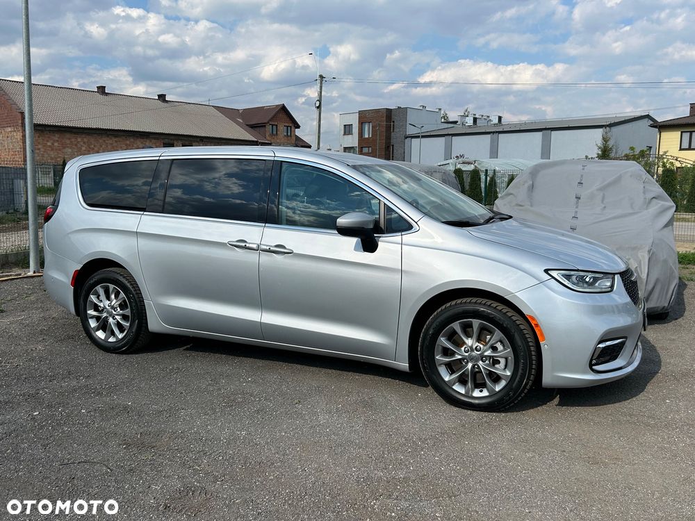 Chrysler Pacifica - 2