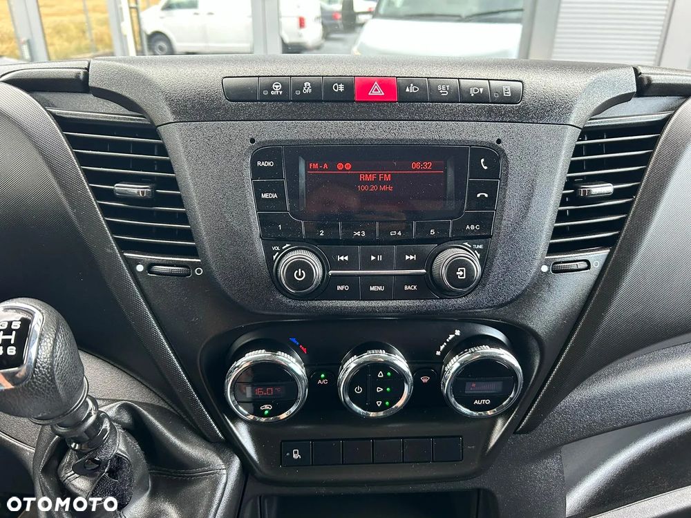Iveco Daily 35C16 3.0 HPI Kontener 8 palet + winda 750kg + drzwi boczne **Niski przebieg**Na drążku**Wzmocniony**Climatronic**Sprowadzony**2022R** - 15