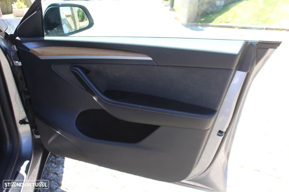 Tesla Model Y Long Range Tração Integral - 19
