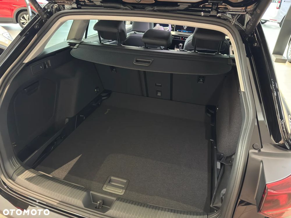 Volkswagen Golf VIII 1.5 TSI Life Plus - 5