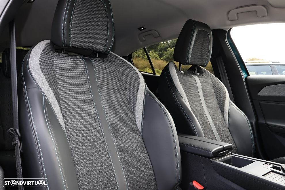 Peugeot 408 1.6 Hybrid Allure e-EAT8 - 12