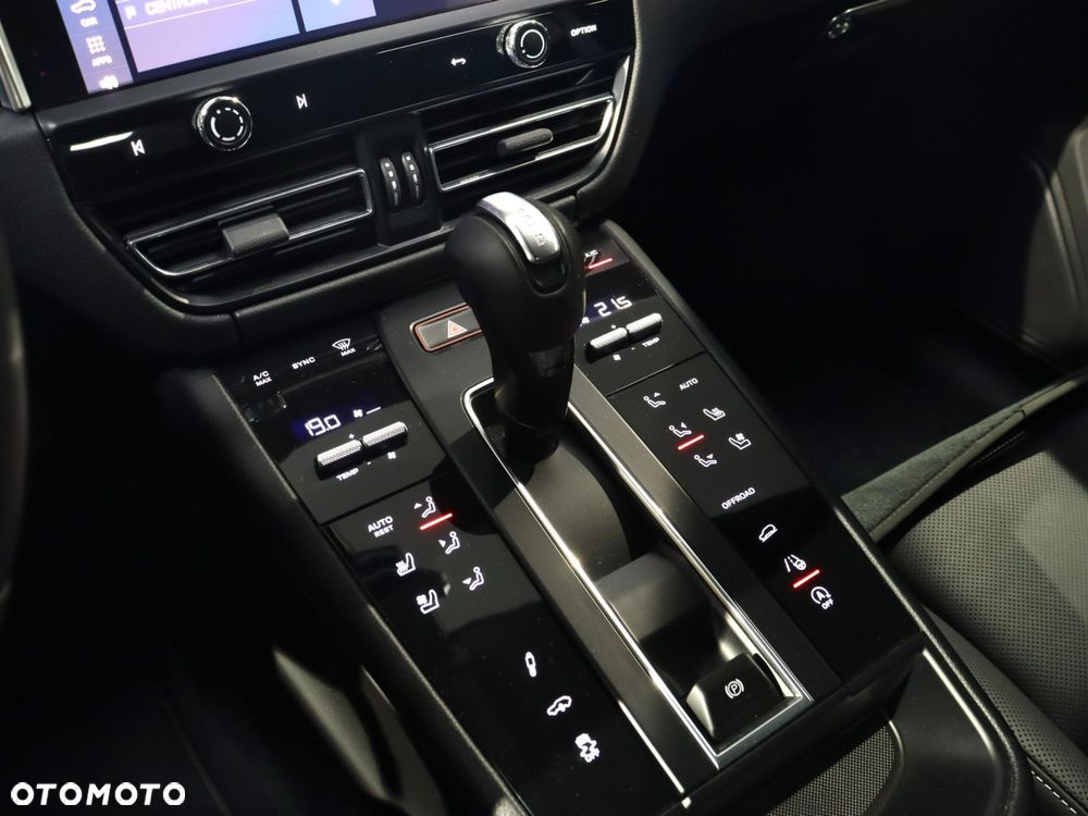 Porsche Macan T - 25