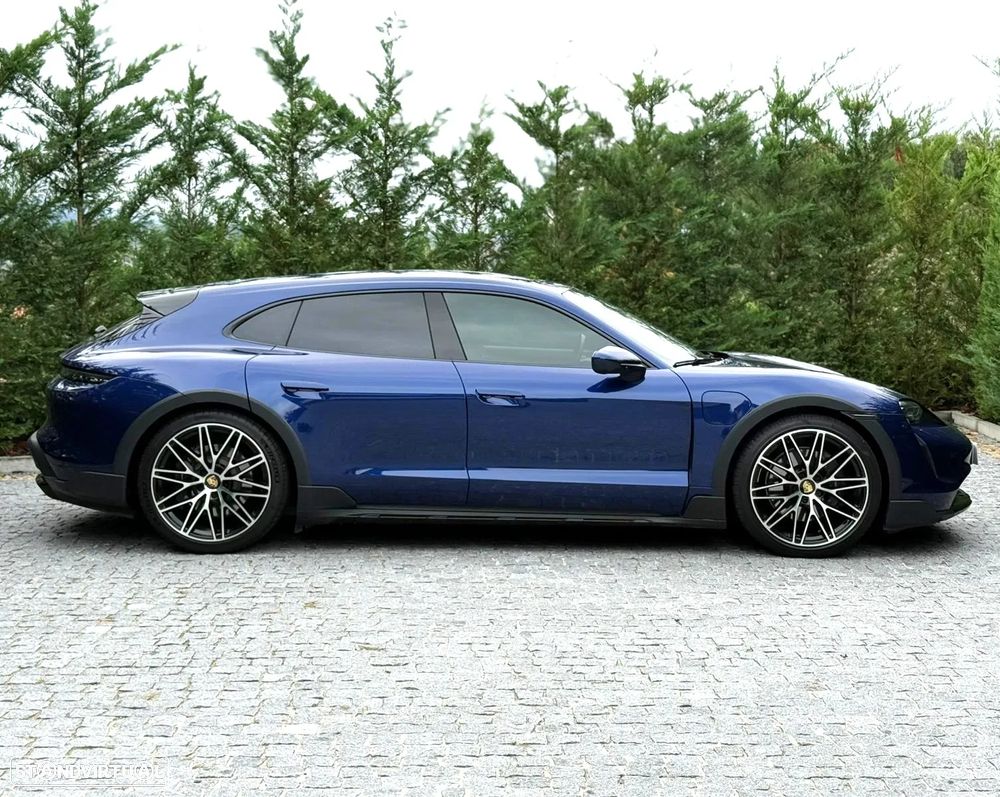 Porsche Taycan Cross Turismo 4 - 5