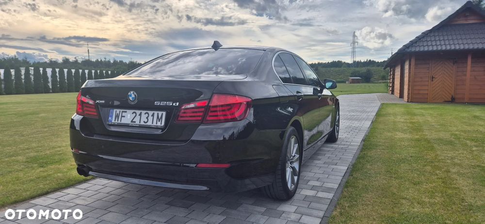 BMW Seria 5 525d xDrive - 2