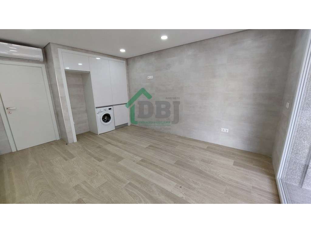 FABULOSO T2 DUPLEX NOVO - Boas áreas, 2 Suites! - Grande imagem: 3/19