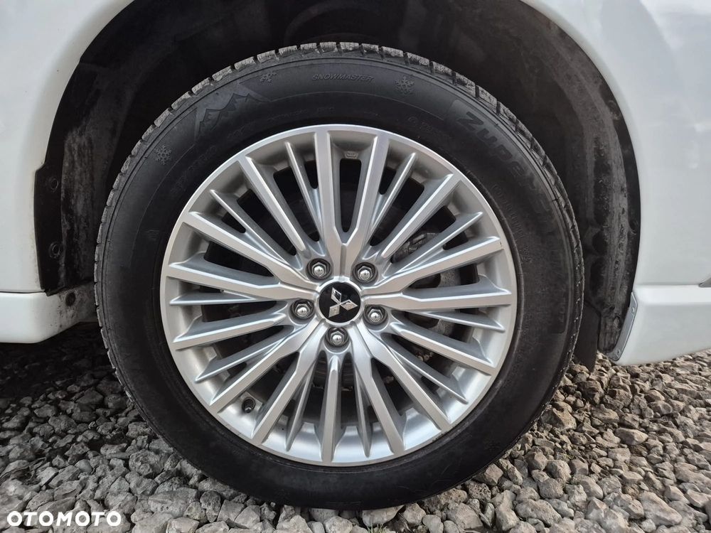 Mitsubishi Outlander - 9