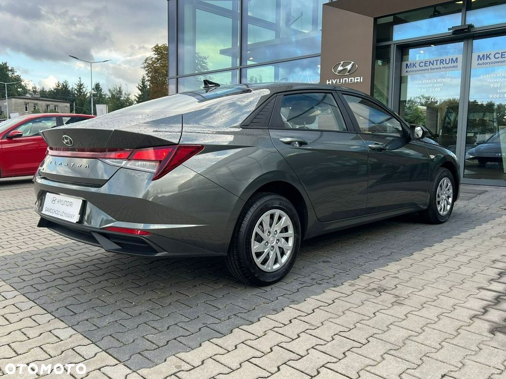 Hyundai Elantra - 8