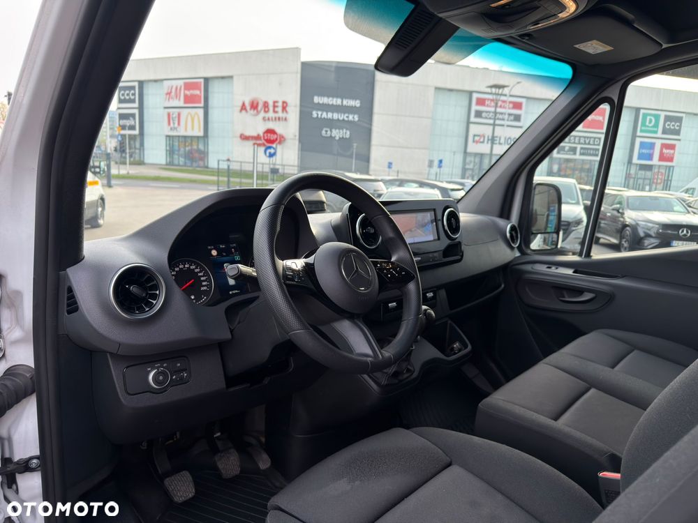 Mercedes-Benz Sprinter - 12