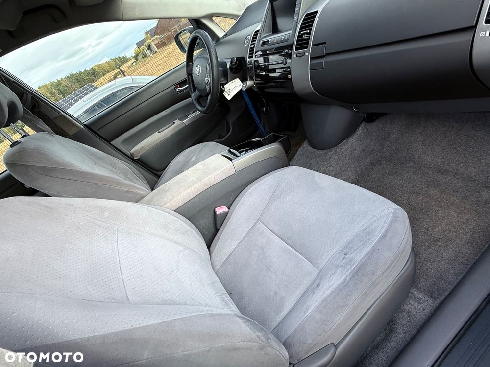 Toyota Prius (Hybrid) Executive - 14