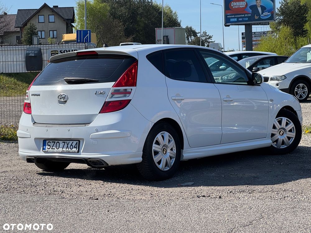Hyundai i30 1.6 Classic + - 11