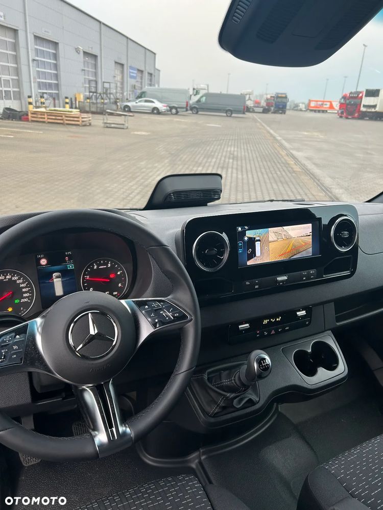 Mercedes-Benz Sprinter - 5