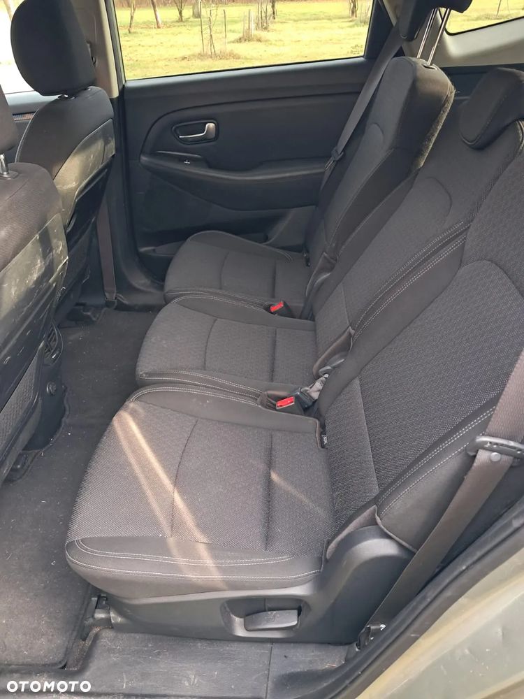 Kia Carens 1.7 CRDi 115 Dream Team Edition - 14