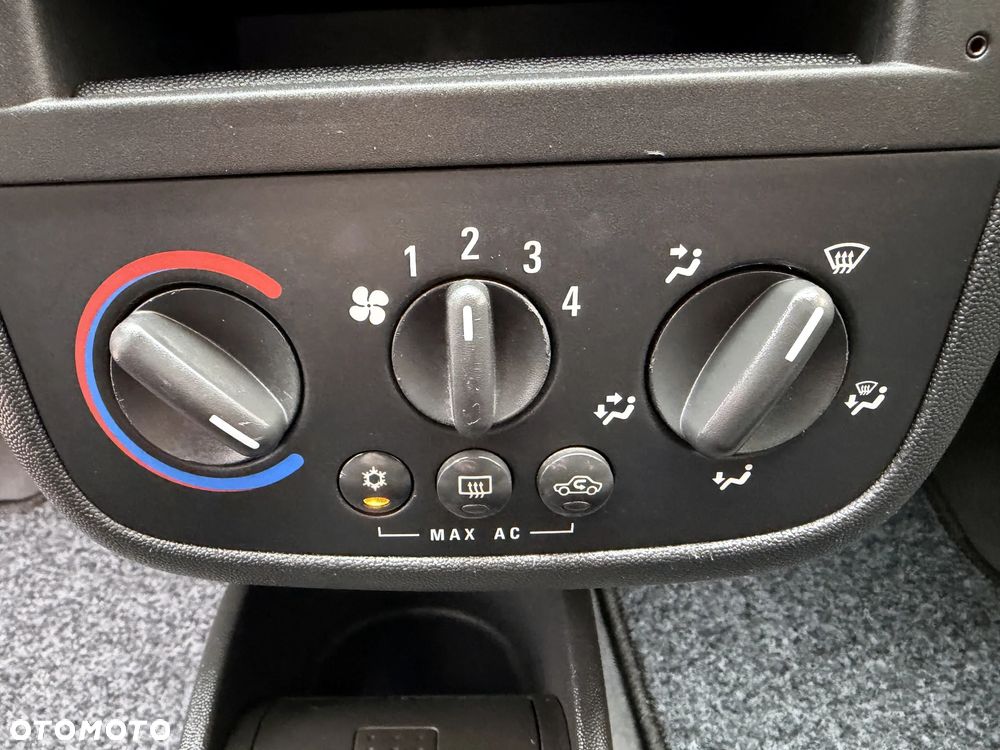 Opel Corsa 1.2 16V - 22