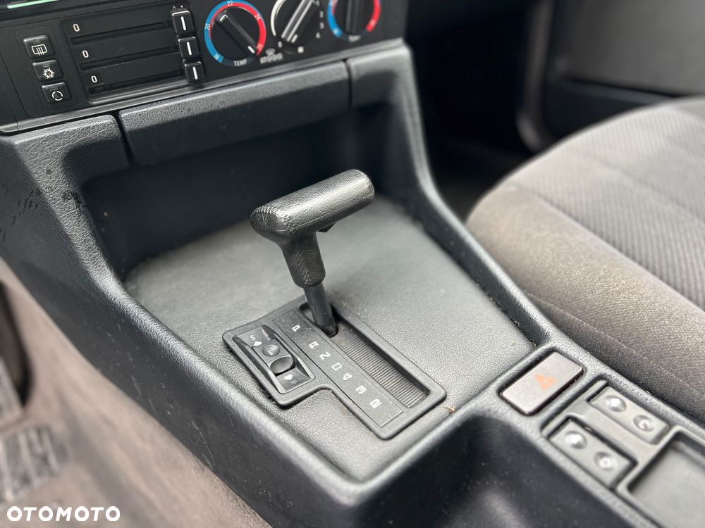 BMW Seria 5 520i - 24