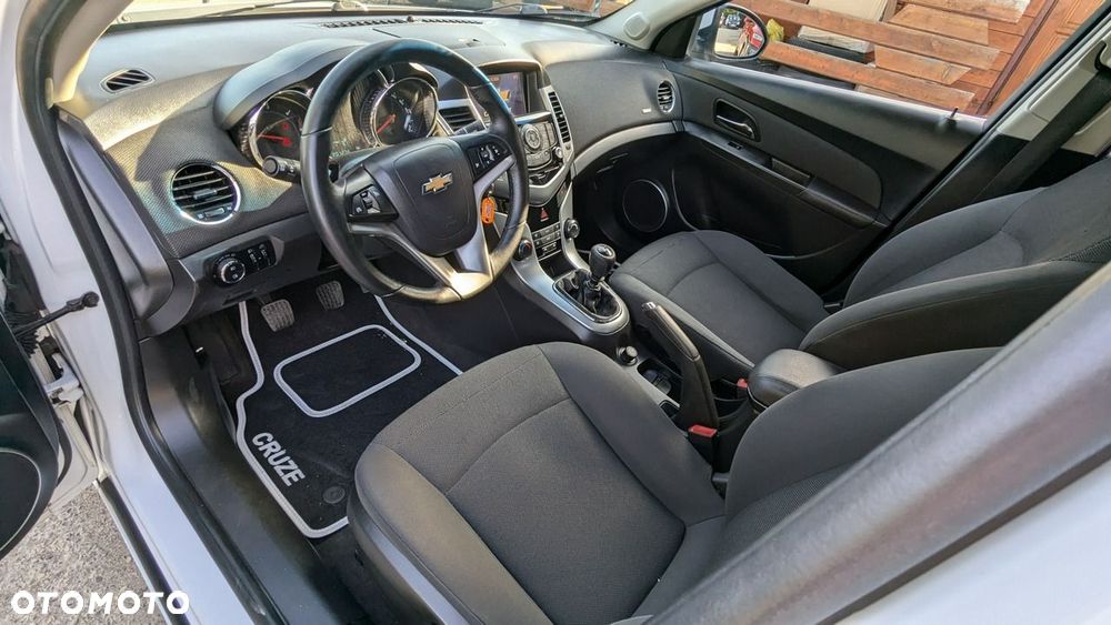 Chevrolet Cruze - 12