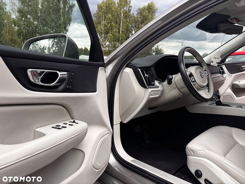 Volvo S60 T6 AWD Momentum Pro - 14