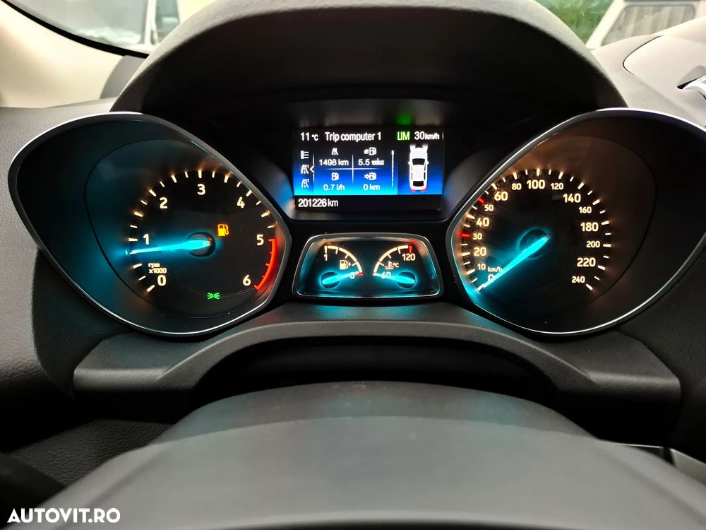 Ford Kuga - 8