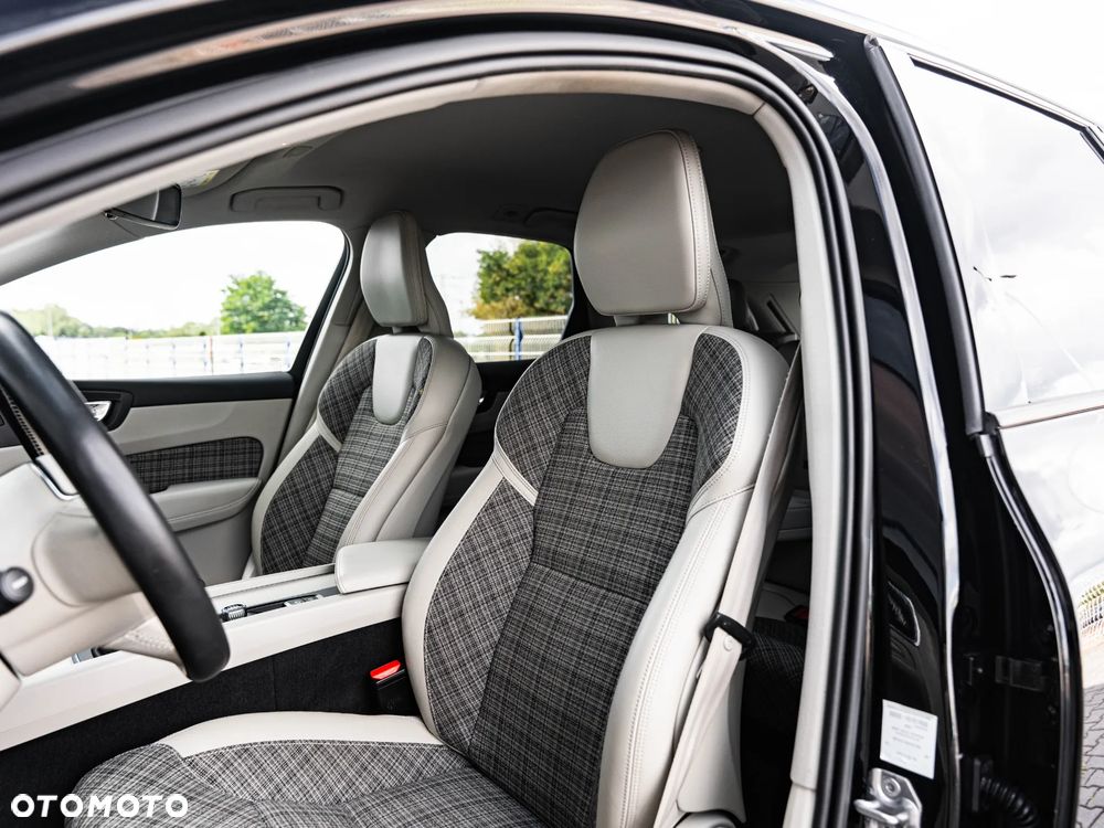 Volvo XC 60 D3 Momentum Pro - 22
