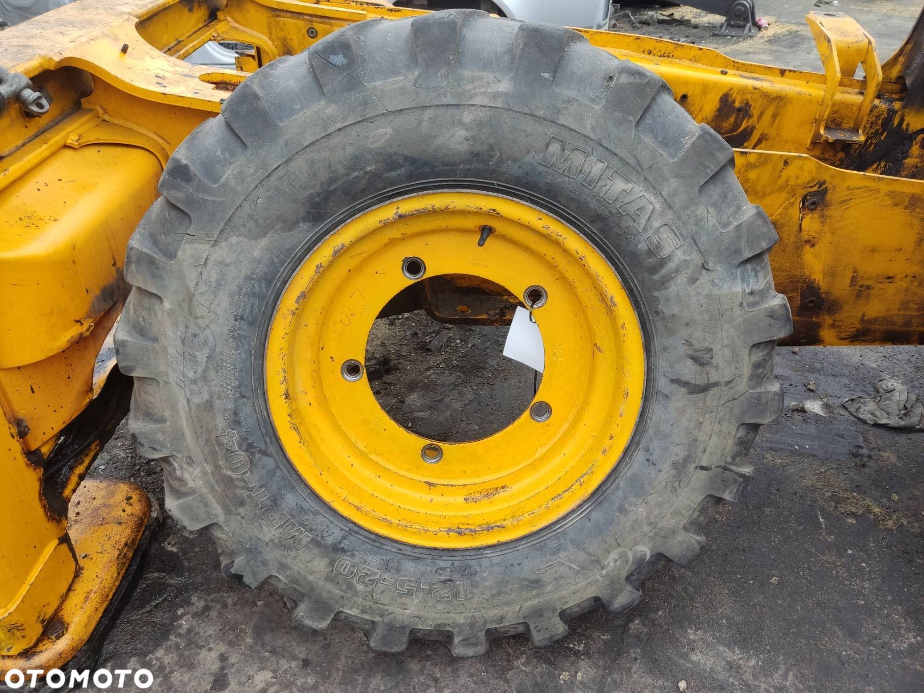 OPONA JCB 3CX 20 - 1