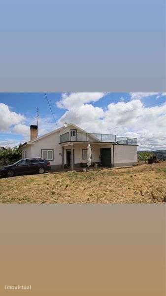 Moradia t3 inserida em terreno de 2 500 m2