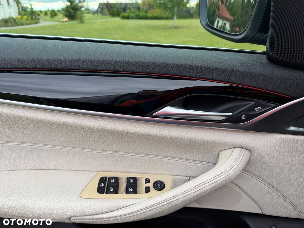 BMW Seria 5 520d xDrive - 12