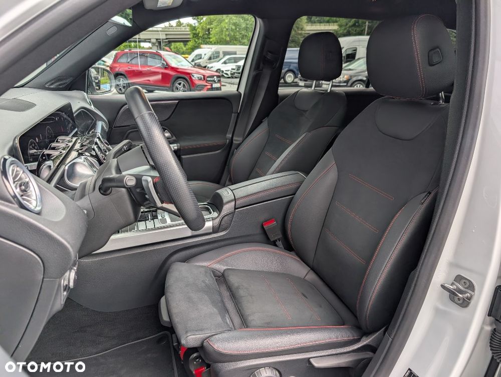 Mercedes-Benz GLB 200 AMG Line 7G-DCT - 7