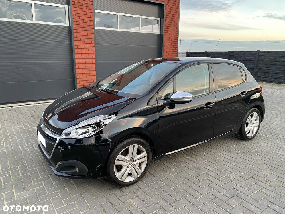 Peugeot 208 1.6 BlueHDi Allure S&S - 33