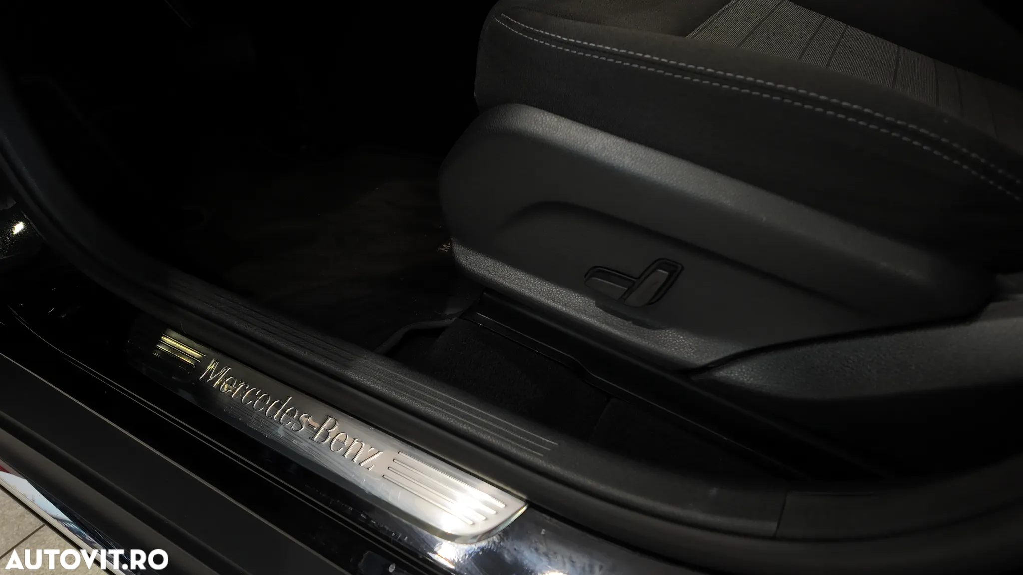 Mercedes-Benz EQC 400 4MATIC - 11