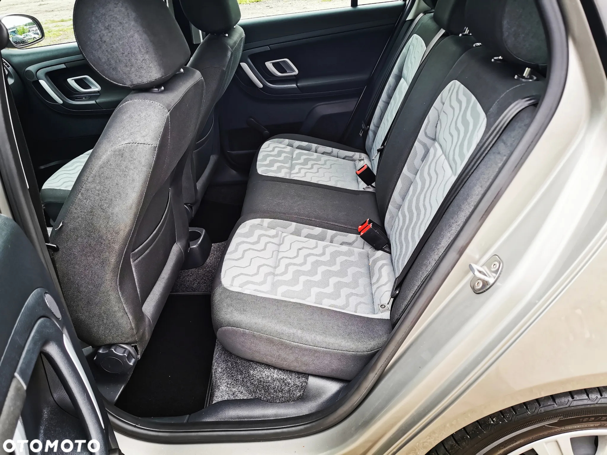 Skoda Fabia 1.6 16V Combi STYLE Edition - 21