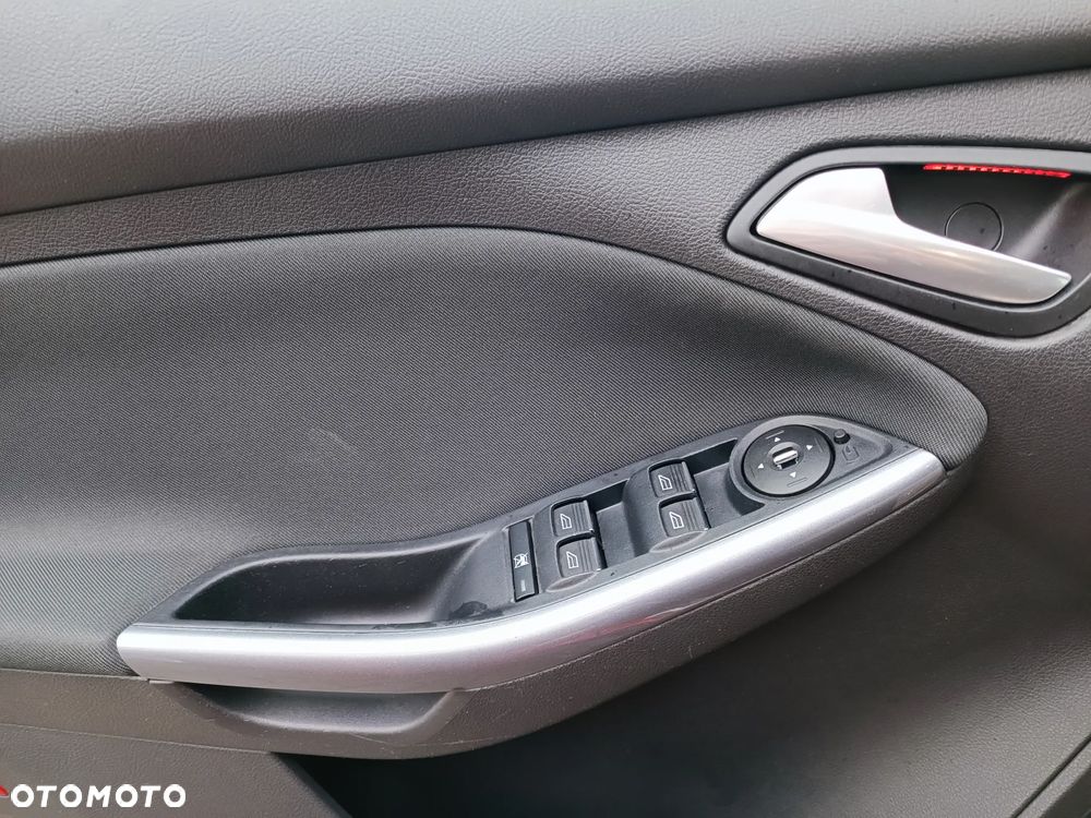Ford Focus 1.6 EcoBoost Titanium - 26